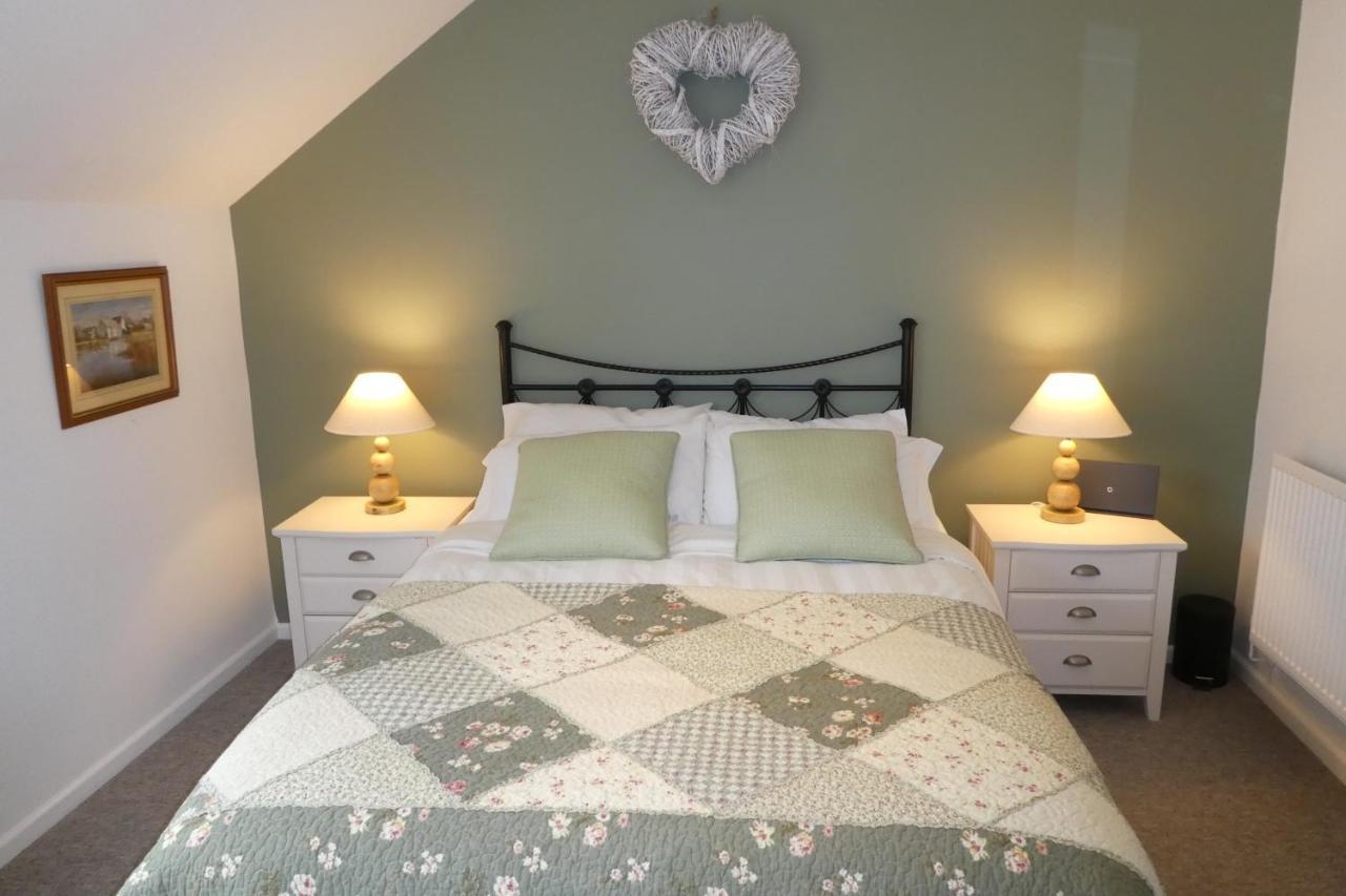 סאות' סרני Liming Lodge - Lakeside Home In The Cotswolds מראה חיצוני תמונה