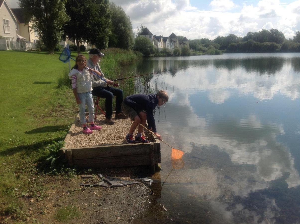סאות' סרני Liming Lodge - Lakeside Home In The Cotswolds מראה חיצוני תמונה