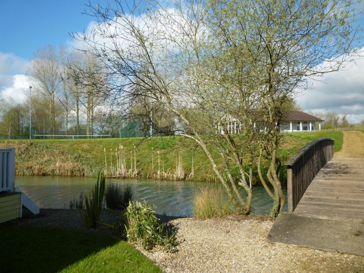 סאות' סרני Liming Lodge - Lakeside Home In The Cotswolds מראה חיצוני תמונה