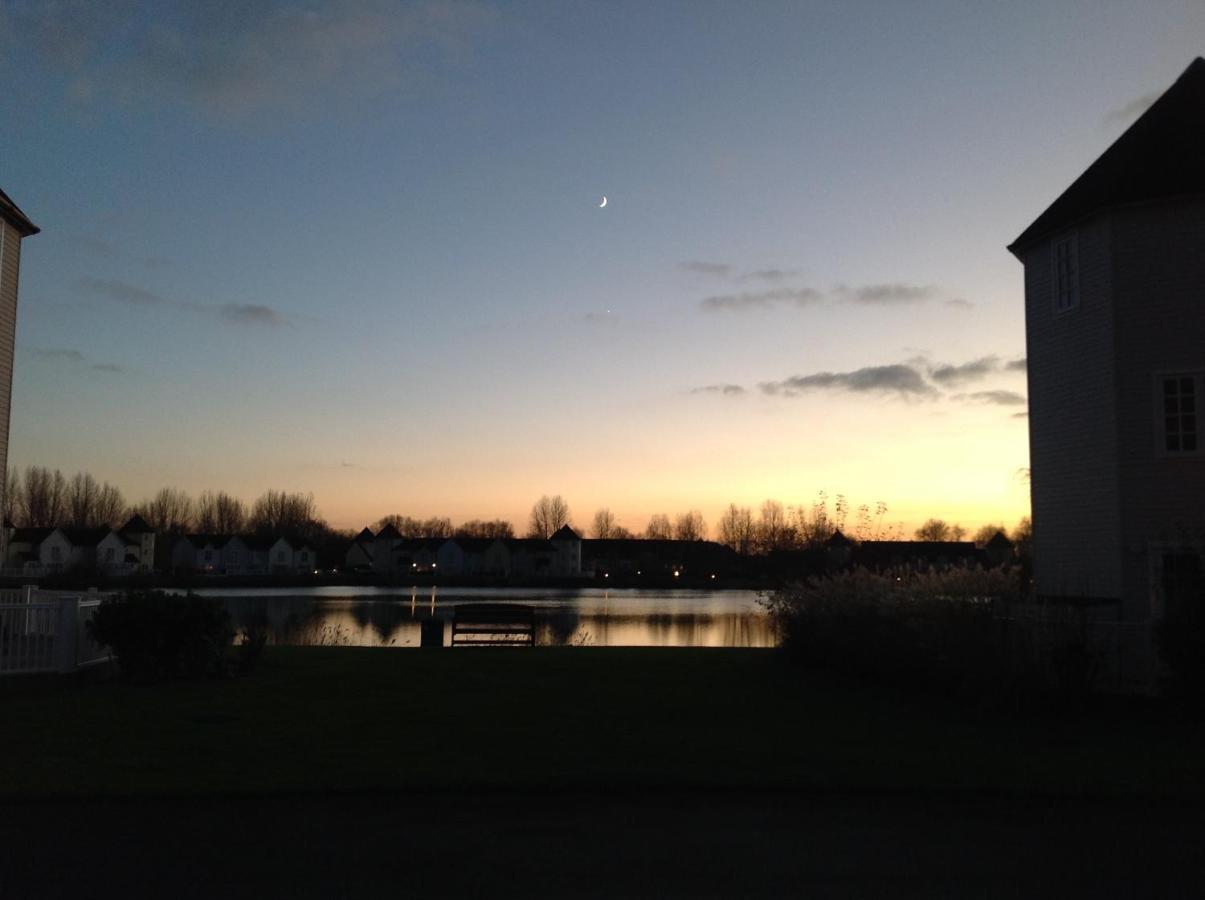 סאות' סרני Liming Lodge - Lakeside Home In The Cotswolds מראה חיצוני תמונה