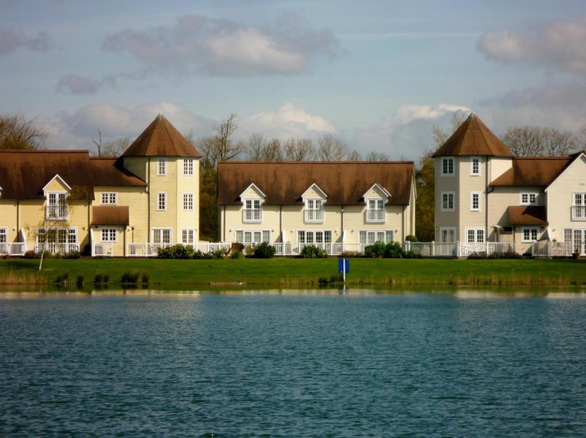 סאות' סרני Liming Lodge - Lakeside Home In The Cotswolds מראה חיצוני תמונה