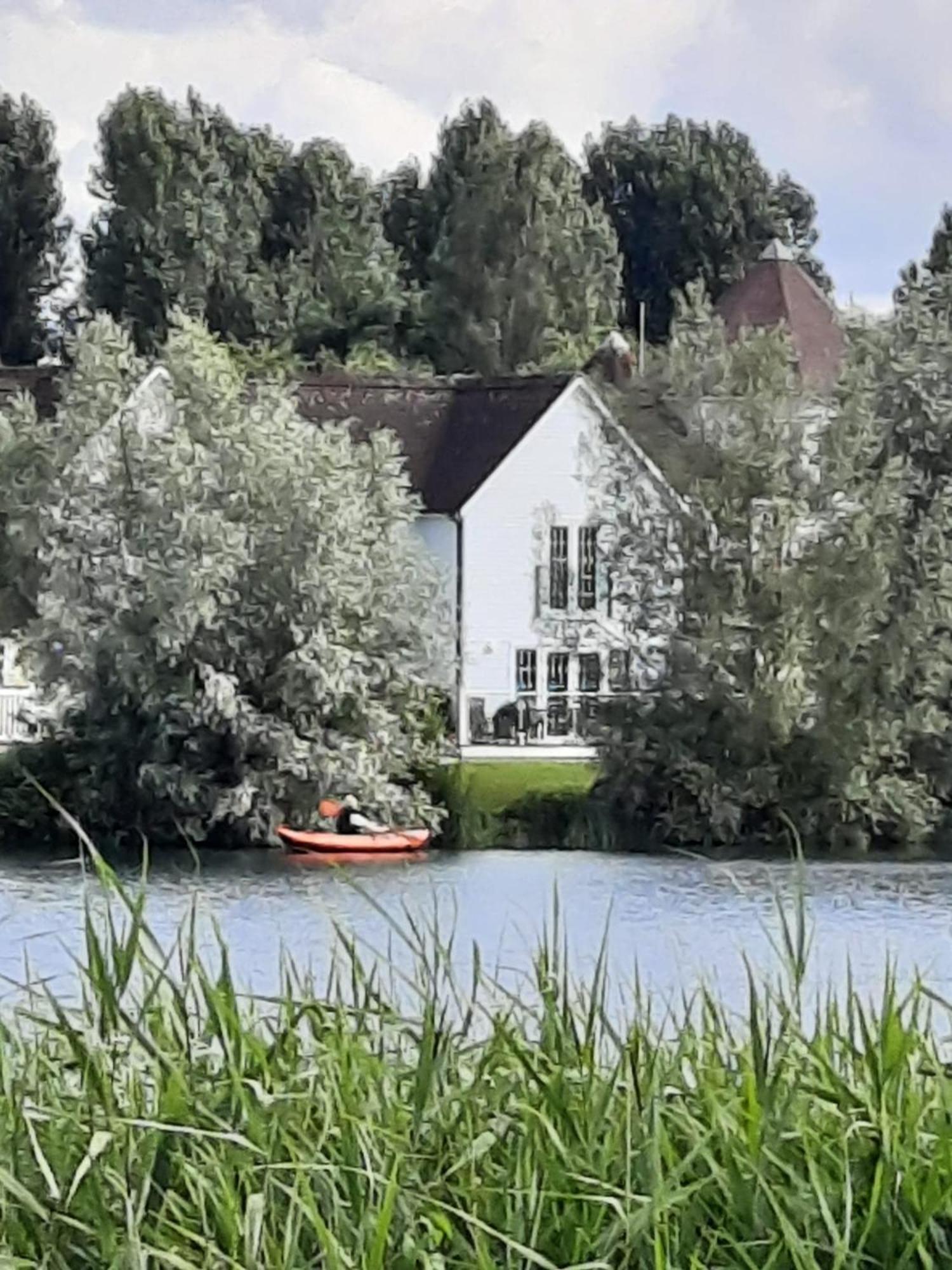 סאות' סרני Liming Lodge - Lakeside Home In The Cotswolds מראה חיצוני תמונה