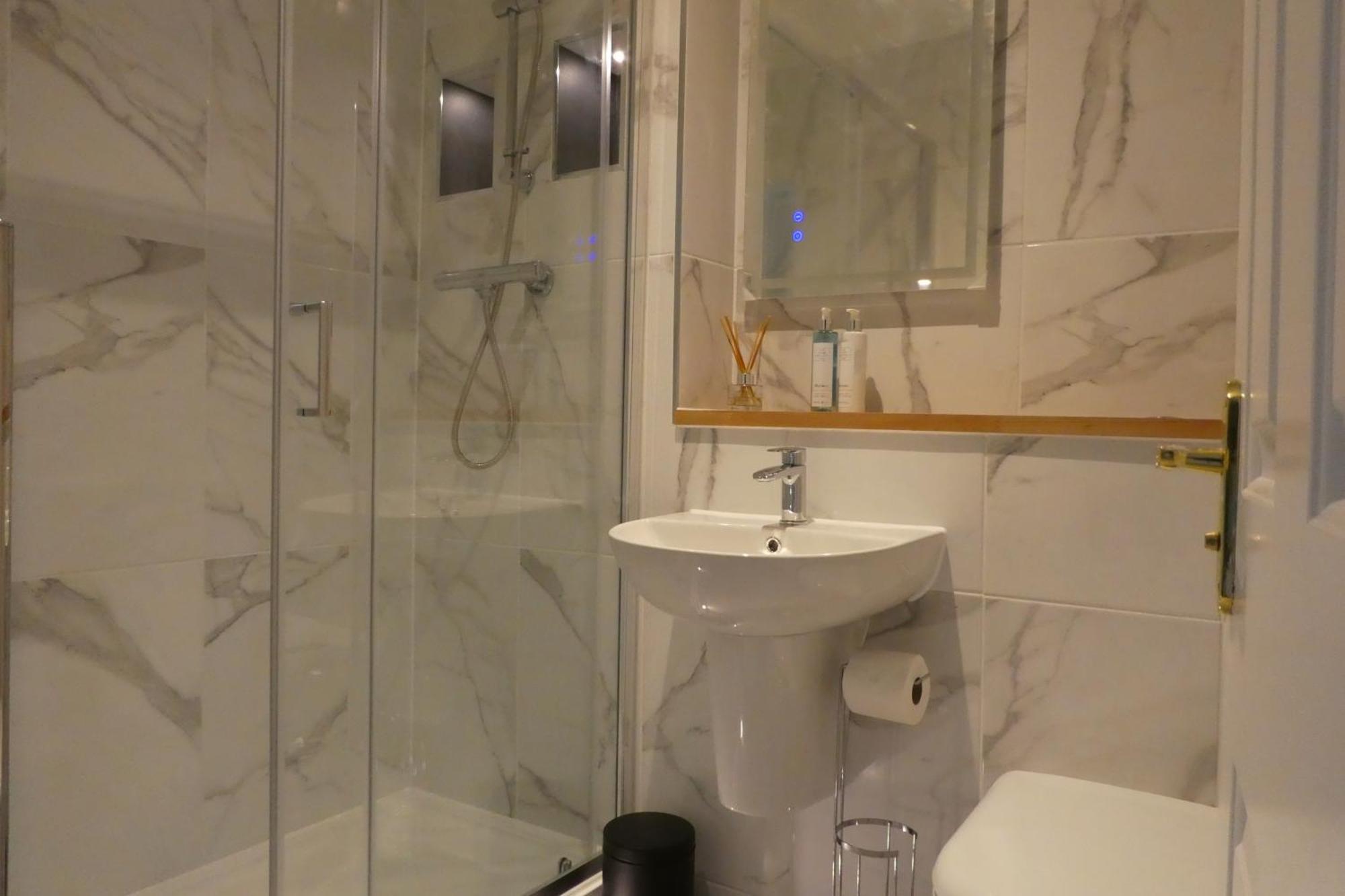 סאות' סרני Liming Lodge - Lakeside Home In The Cotswolds מראה חיצוני תמונה